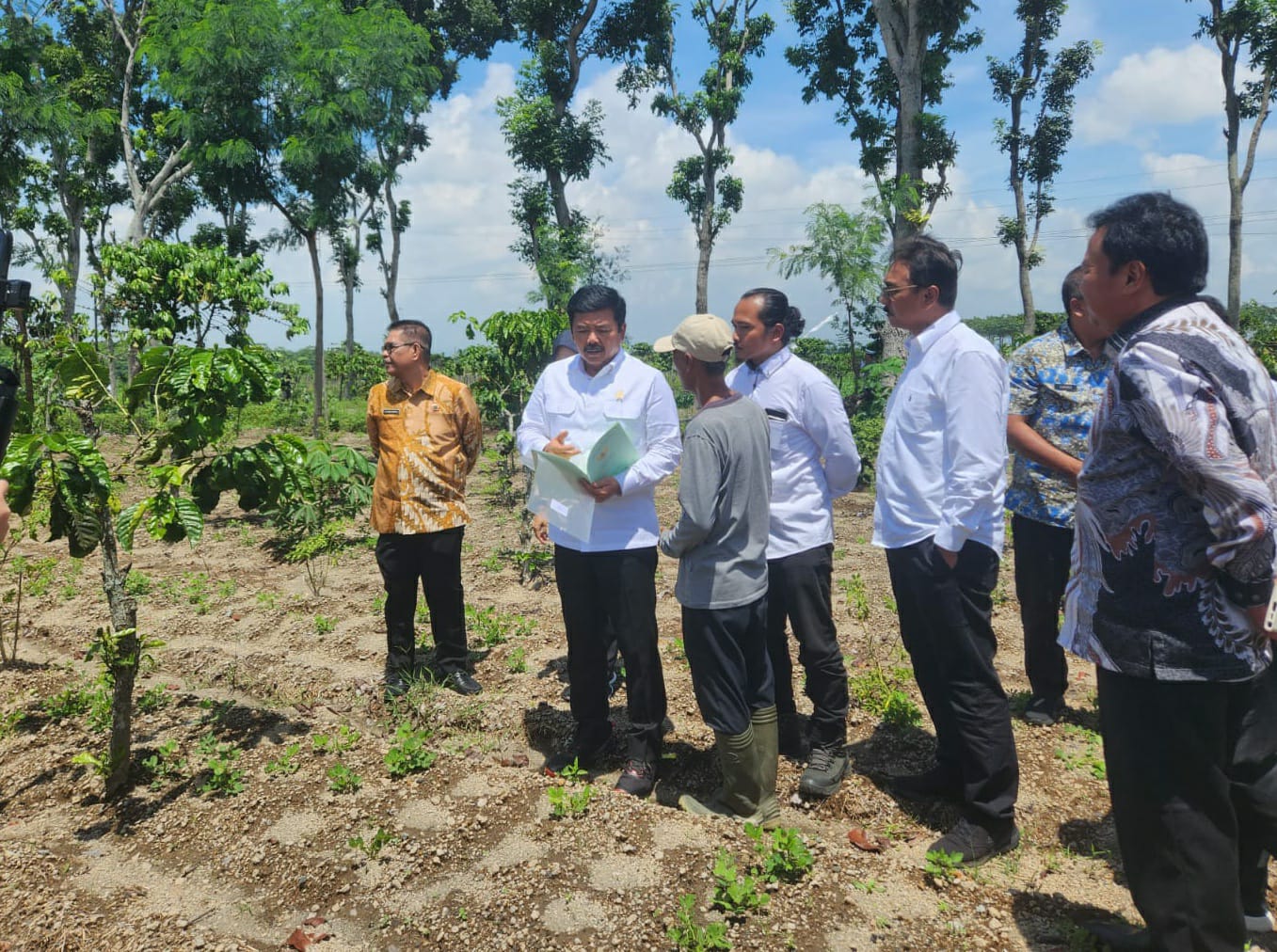 Sertifikat Tanah HGU Perkebunan Diserahkan ke Ratusan Petani Kediri