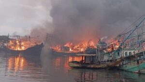 Puluhan Kapal Ikan di Pelabuhan Tegal Terbakar